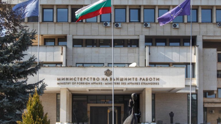 Външно министерство отвори кризисен телефон за българите във Венецуела
