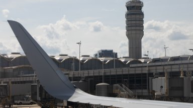 Виж още 5 самолета за 2 месеца ли е новото