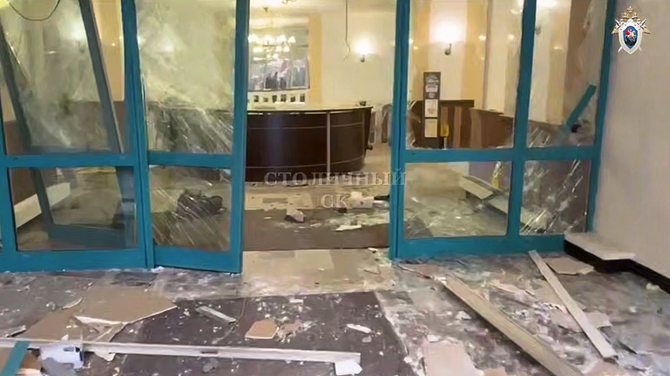 Жертва и ранени след взрив в жилищна сграда в Москва (снимки/видео)