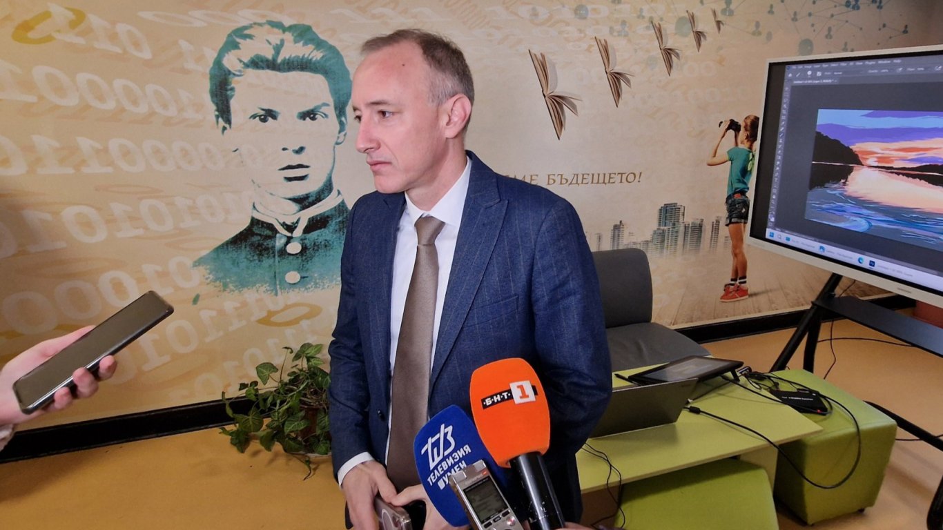 Просветният министър не мисли да удължава междусрочната ваканция заради грипа