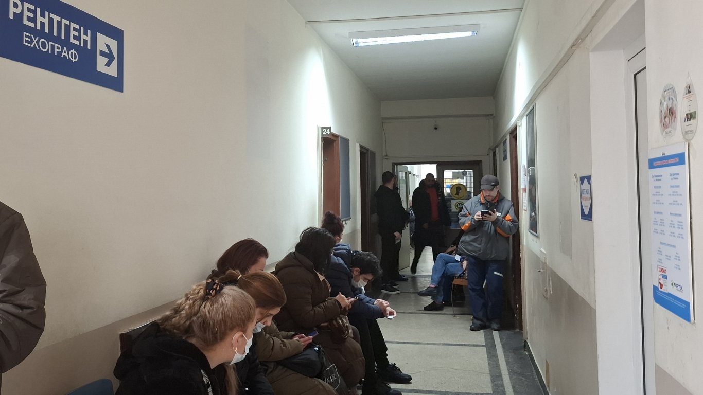 Грипната вълна се засилва: Половината болнични легла в Пловдив са заети