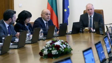 Желязков събира шестима министри и шефовете на служби заради санкциите на САЩ срещу "Лукойл"