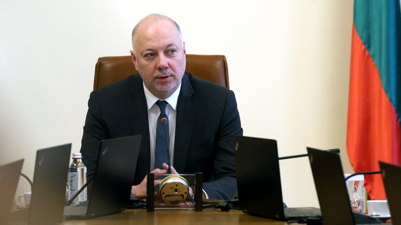 Програмата на кабинета "Желязков" е готова: Инвестиции в армията, здравето и образованието