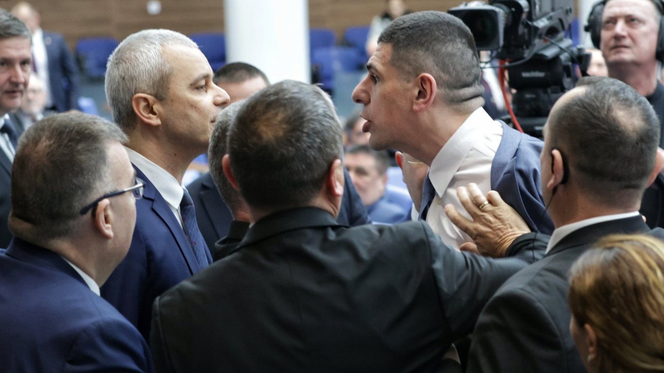 Втори скандал за ден в парламента, този път между Ивайло Мирчев и Костадин Костадинов