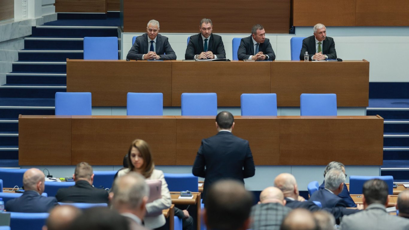 Шефовете на ДАНС, ГДБОП, ГДНП и зам.-министърът на МВР 