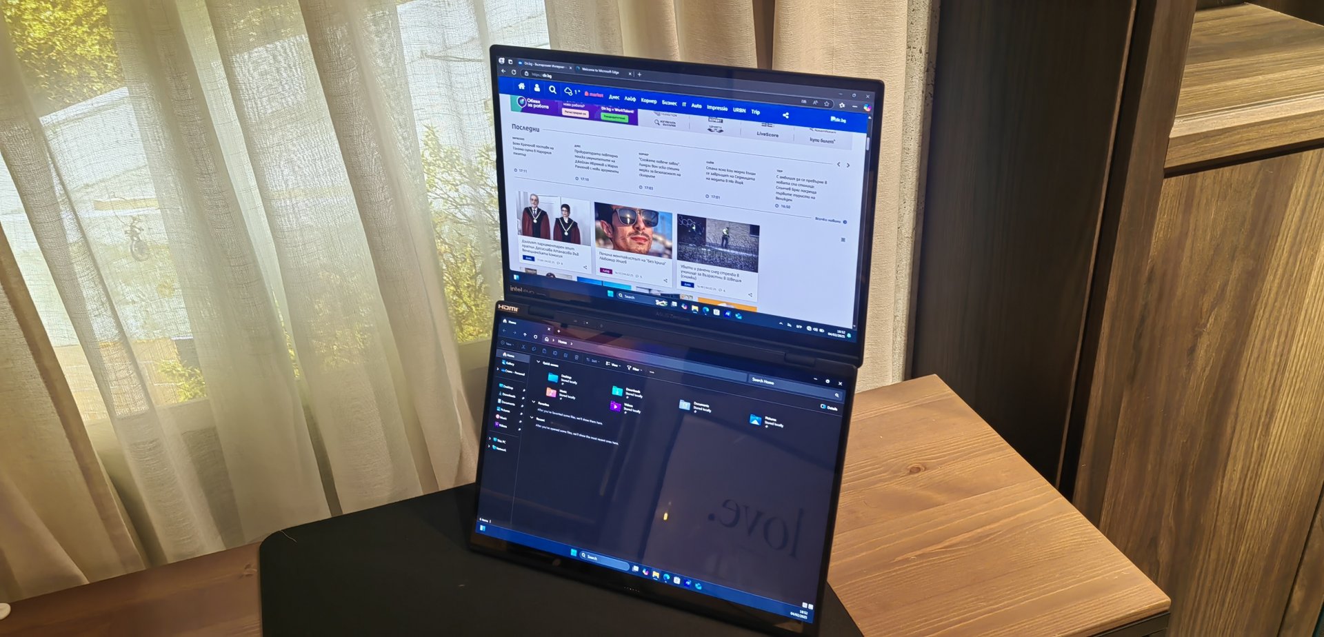 ASUS Zenbook Duo (2025)