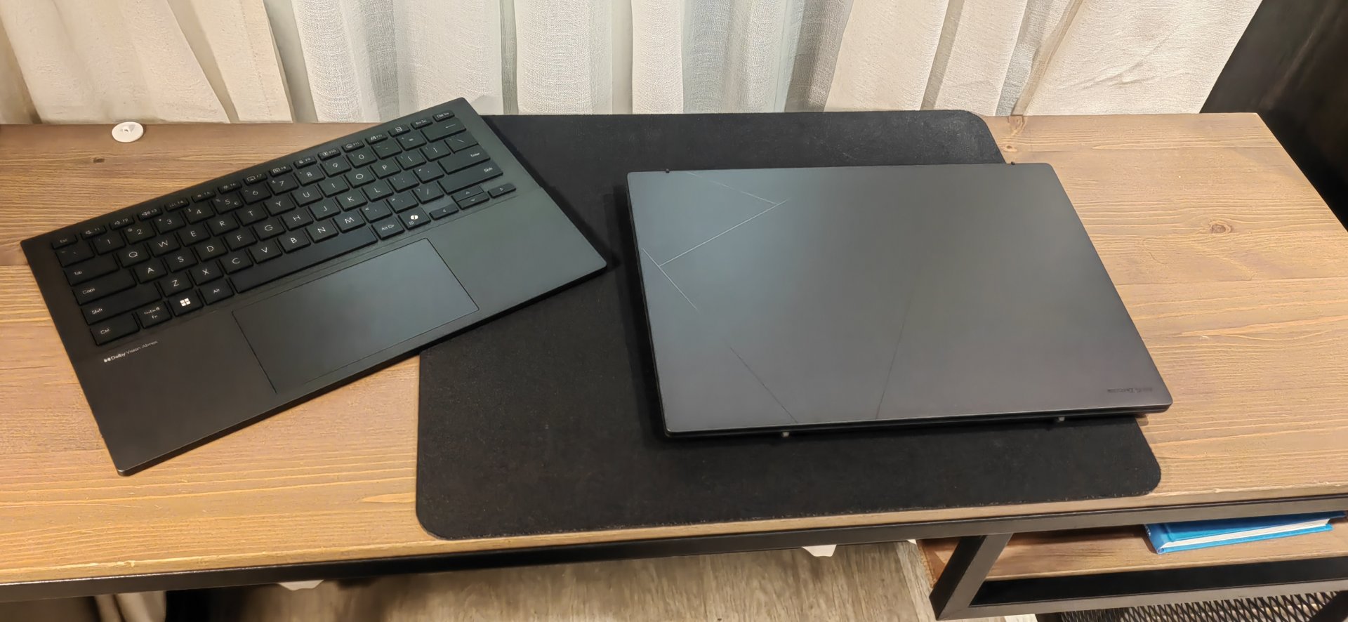 ASUS Zenbook Duo (2025)