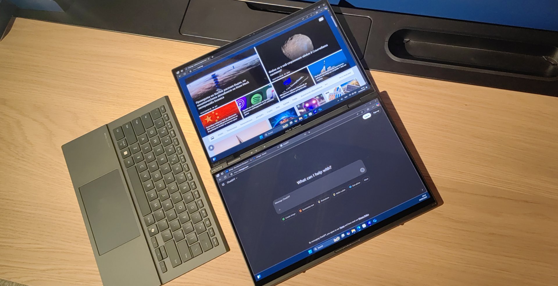 ASUS Zenbook Duo (2025)