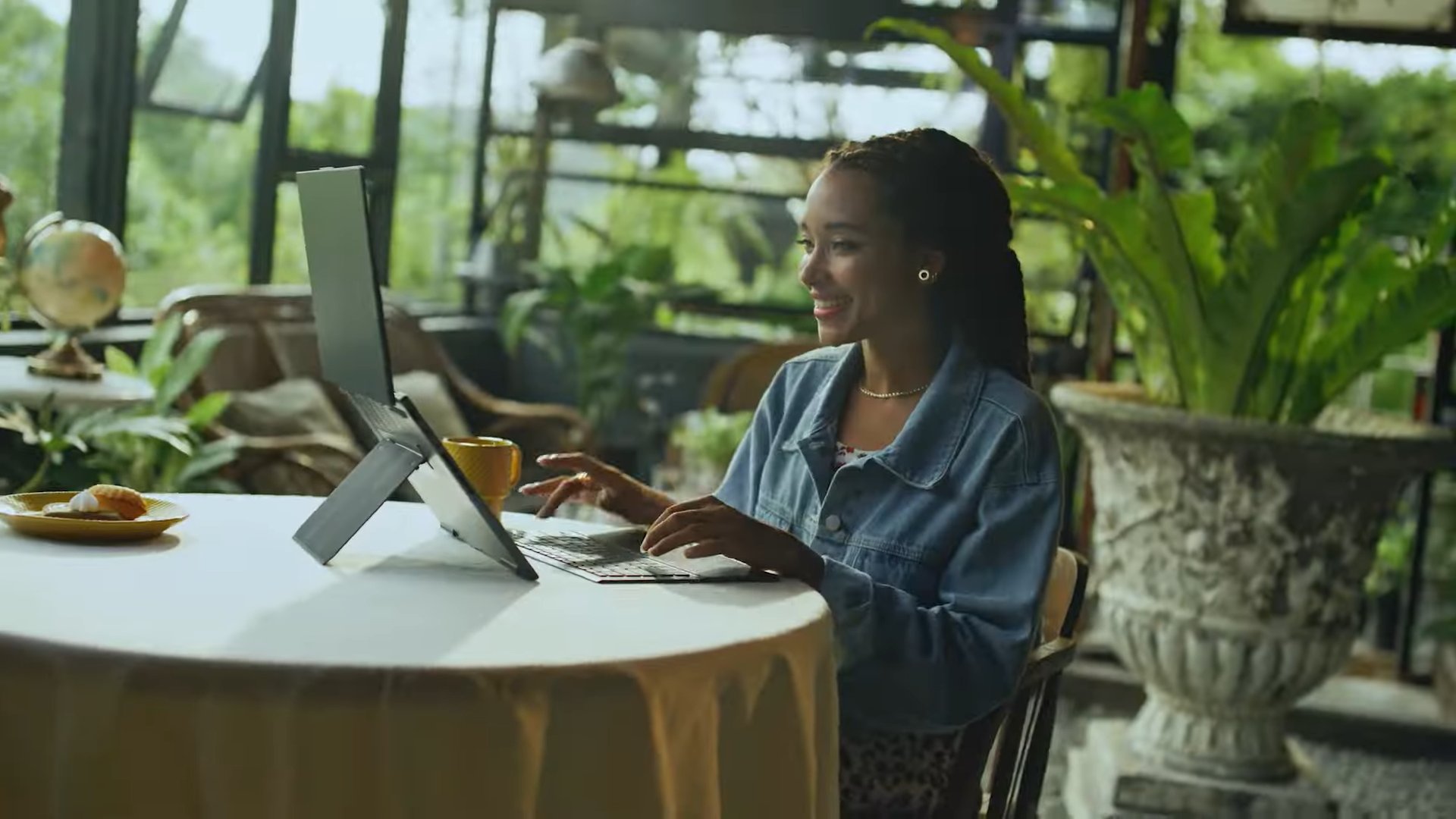 ASUS Zenbook Duo (2025)