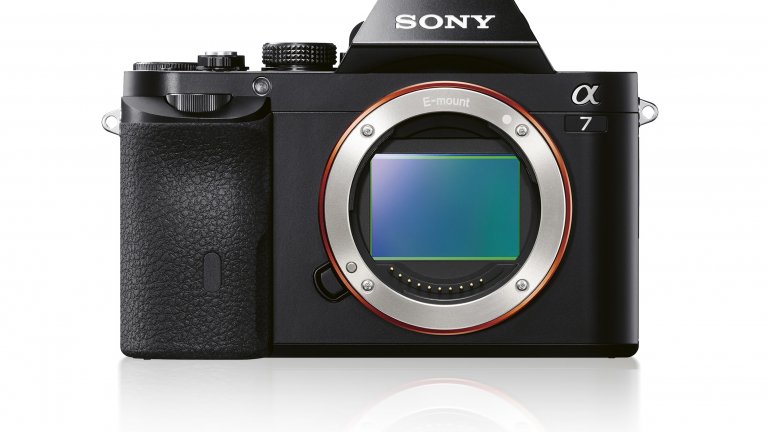 Новите фотоапарати на Sony ще качват снимки директно в облака