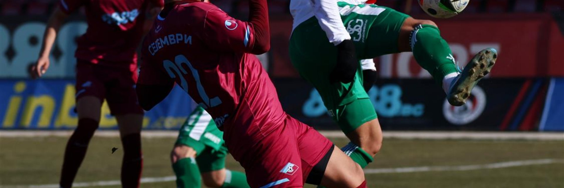 Септември и Ботев Враца откриха с 4 гола и червен картон съботната програма в елита