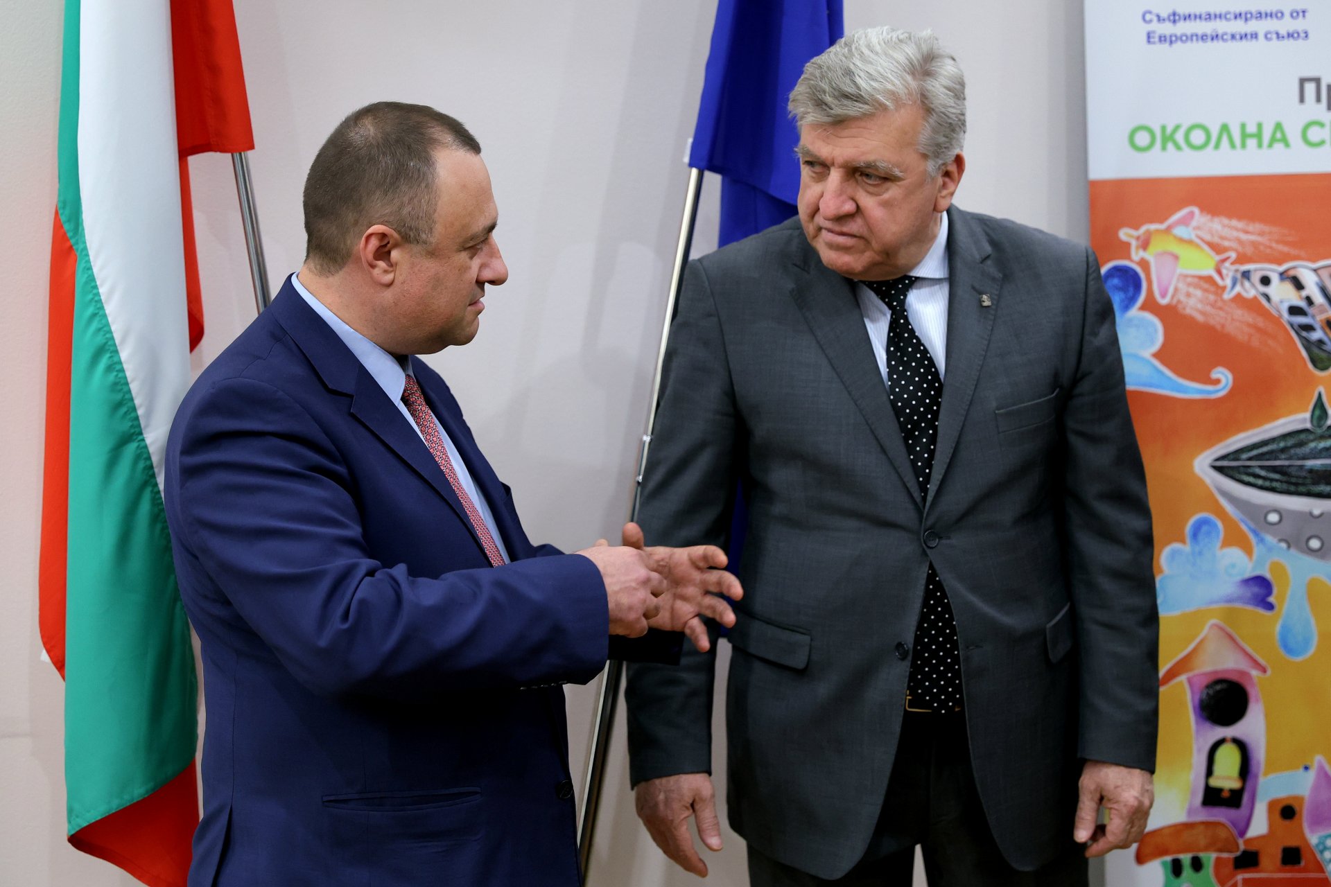 Министърът на регионалното развитие и благоустройството Иван Иванов и министърът на околната среда и водите Манол Генов