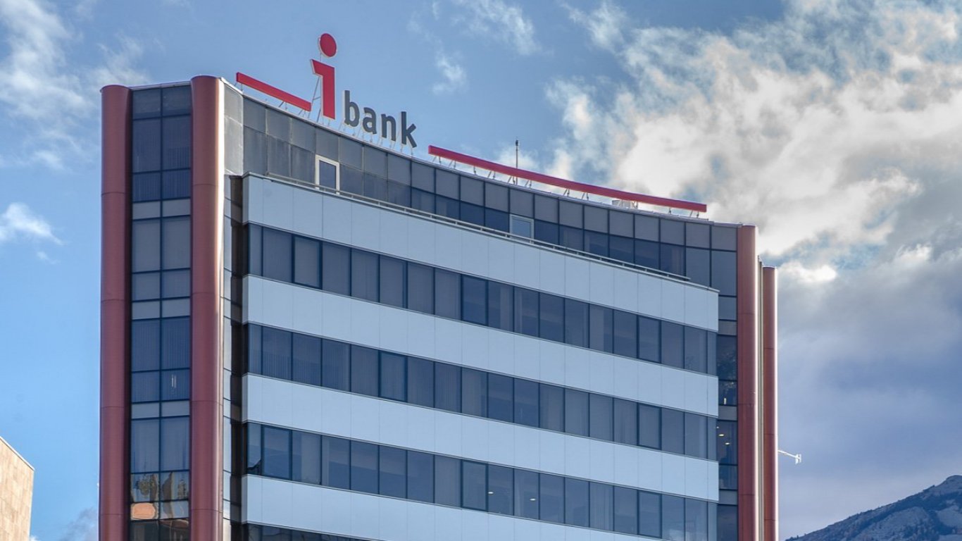 iBank трансформира финансовите си центрове с иновативни технологии