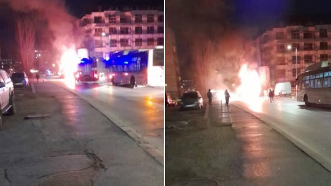 Пожар изпепели пътнически автобус в София