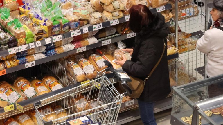 Яйца, мляко и млечни продукти, месо, хляб: КЗК подхвана производители и търговци