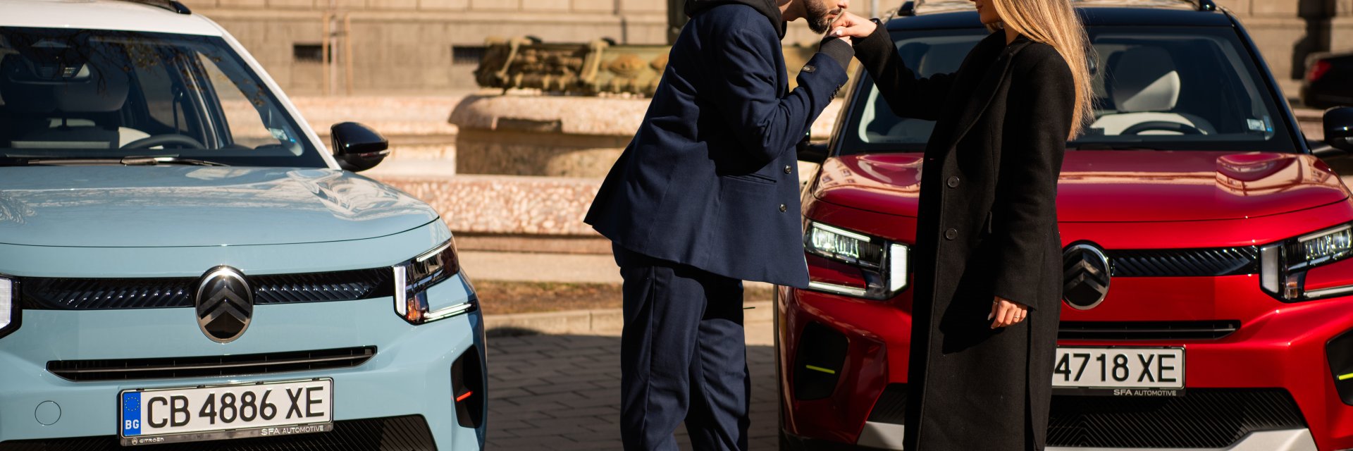 Грешен завой, но в правилната посока: Две хубави очи, две хубави коли