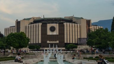 Дете е в кома след падане от тераса на НДК, парапетът се откъртил