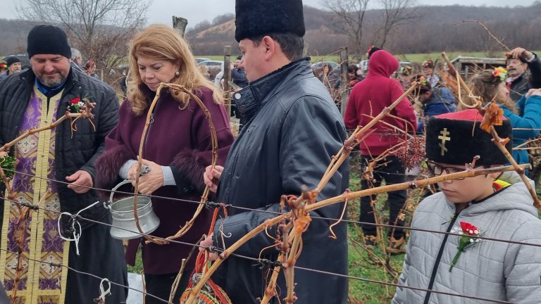 В деня на бойкота и вицепрезидентът Йотова не пазарувала в големите вериги магазини