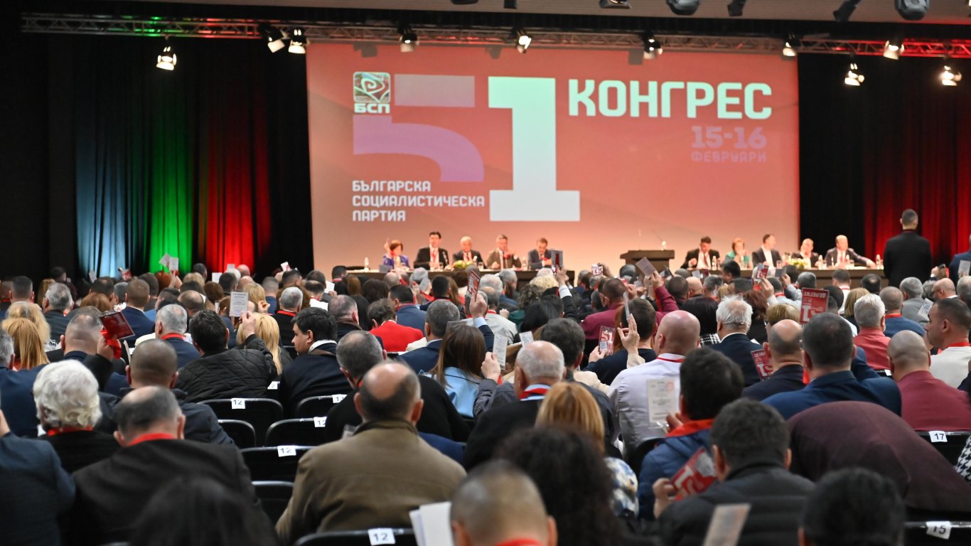 Социалистите се събират на решителен конгрес който трябва да сложи