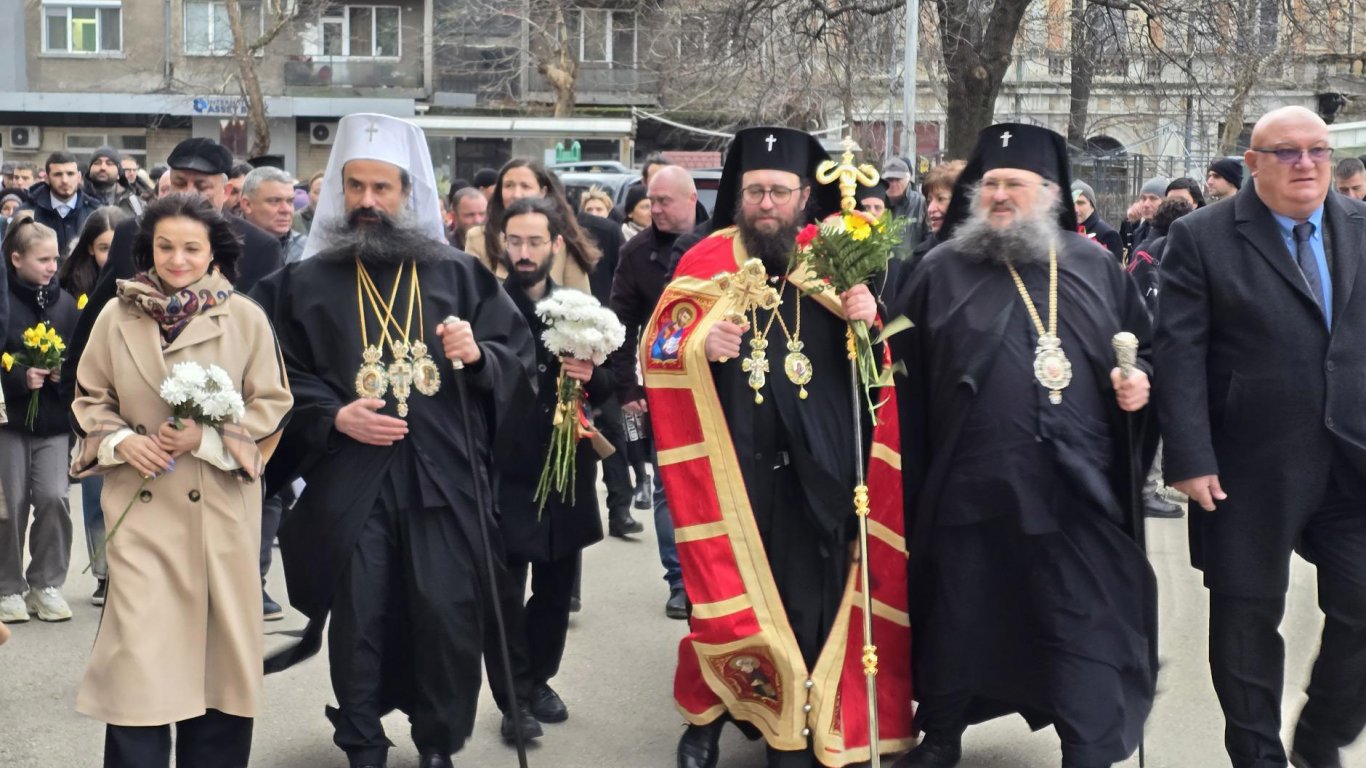 Депутати, кметове, духовници и миряни посрещнаха във Видин новия митрополит (снимки)