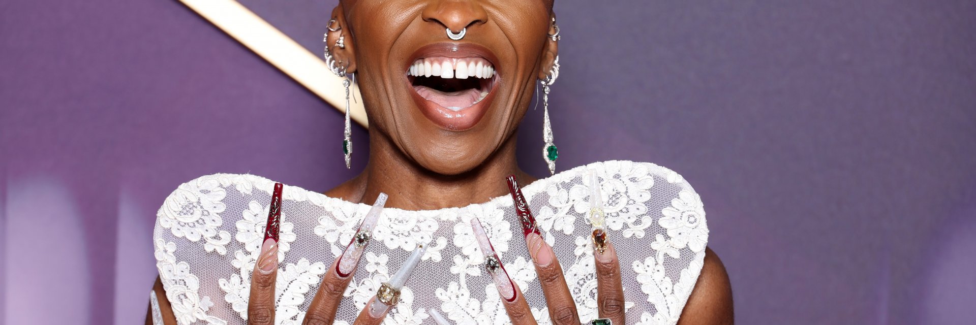 Какви визии доминираха на червения килим на БАФТА? (снимки)