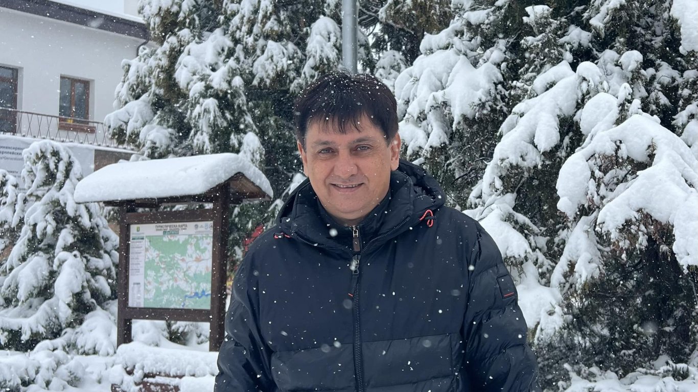 Неочаквана ваканция в Дългопол заради снега, без ток са три села в областта
