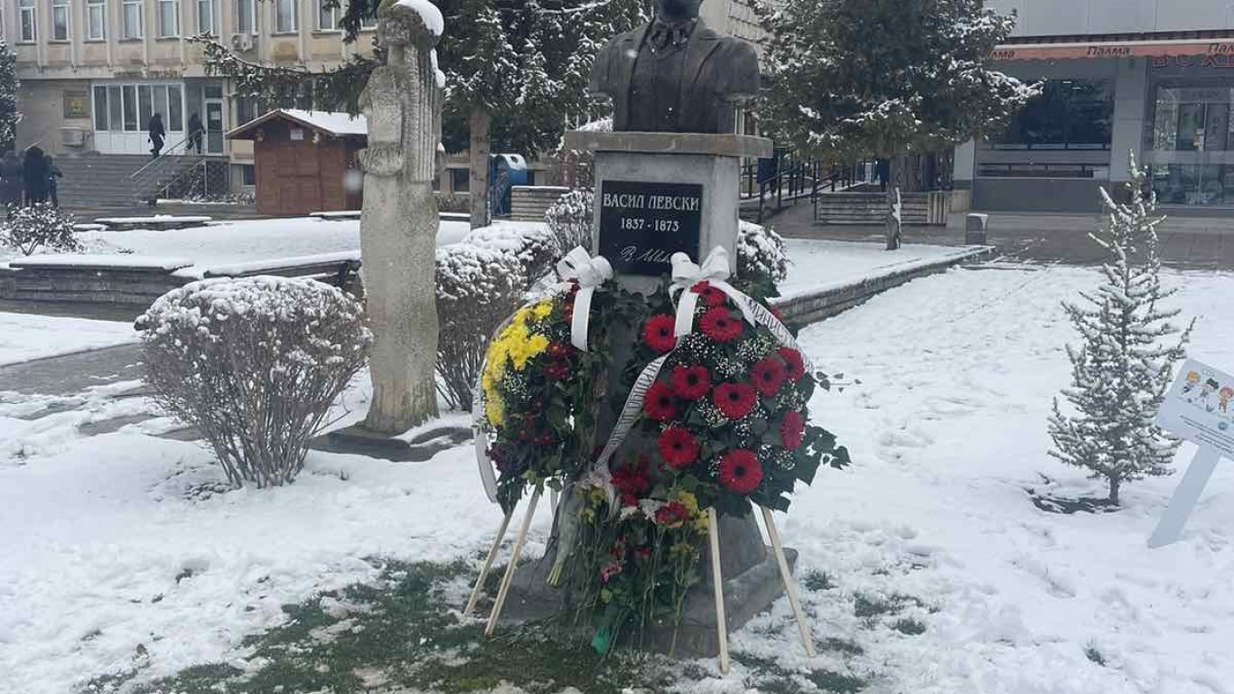 В Суворово бе открит бюст-паметник на Апостола