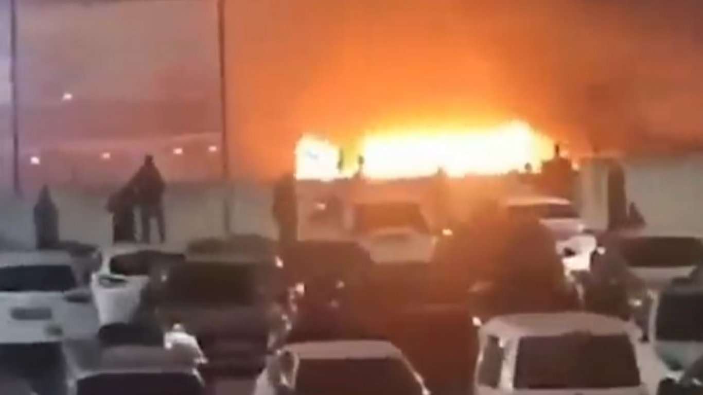 Експлозии в няколко празни автобуса в Централен Израел (видео)