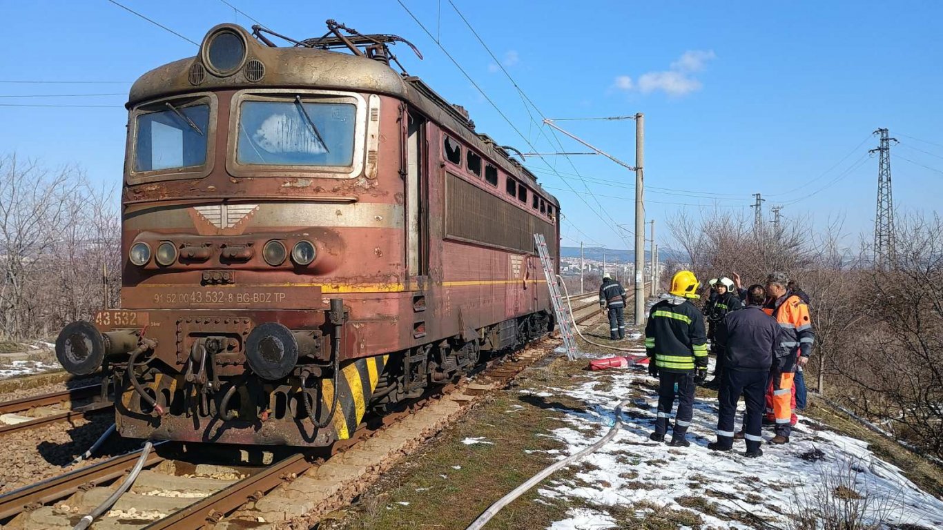 Локомотив се запали край Стара Загора