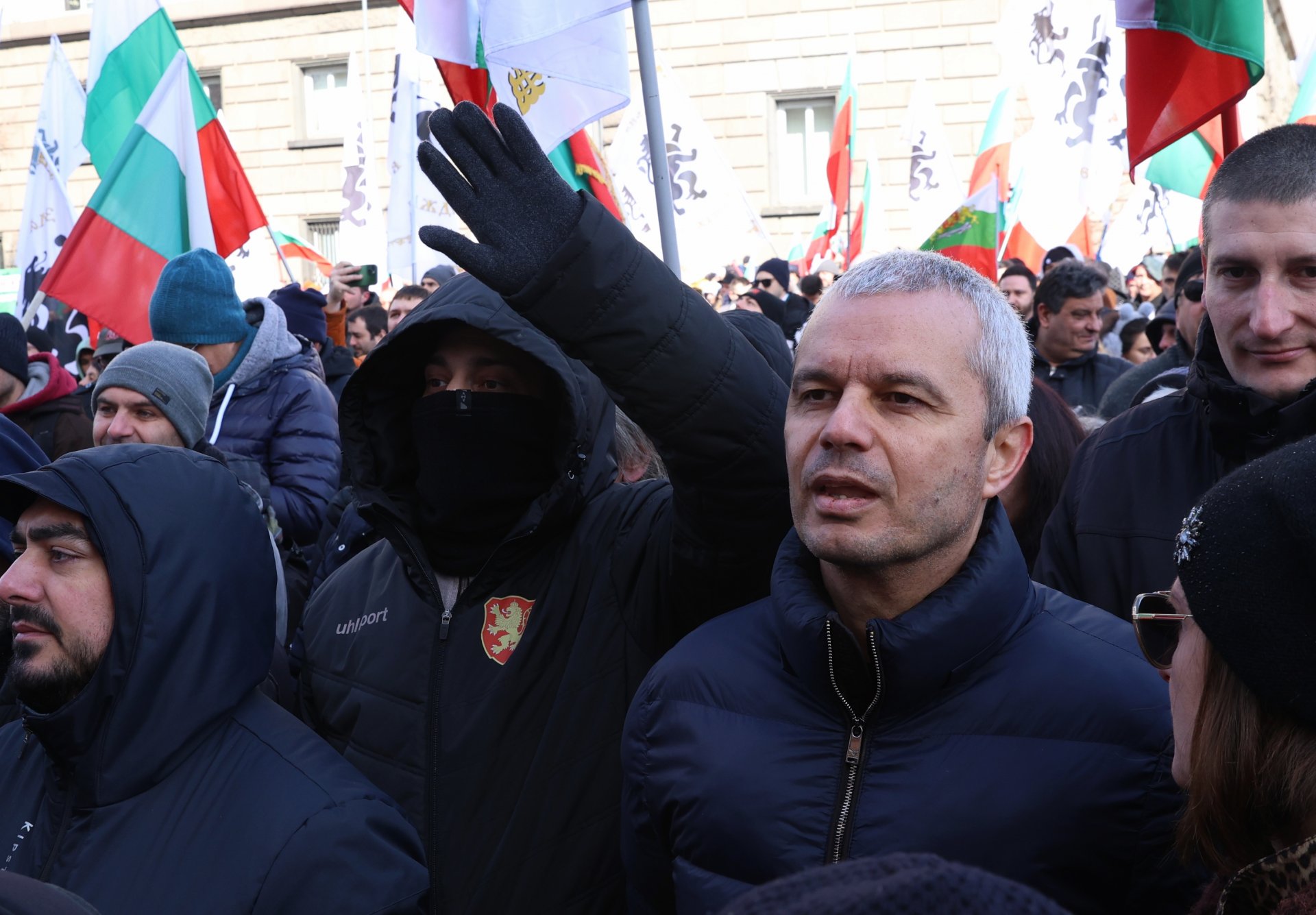 Костадин Костадинов на протеста пред БНБ