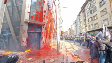 Престоят в ареста за малко повече от месец на четиримата