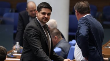 Очаква парламентът да започне работата си с разрешаването на казуса