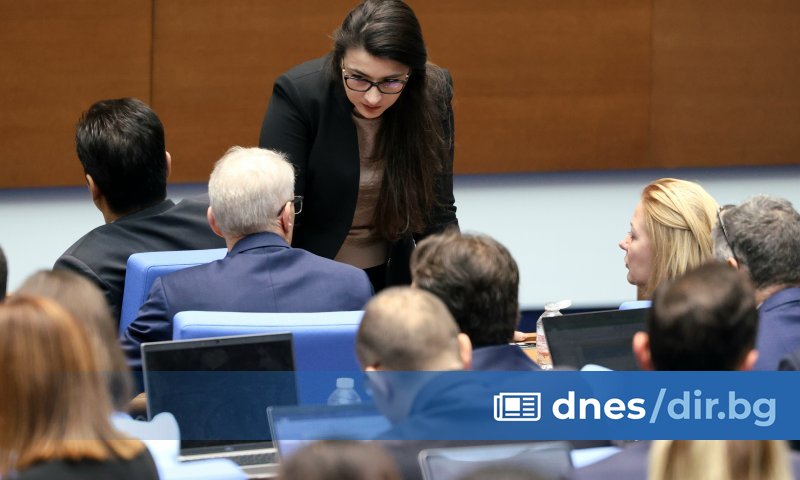 Според мен министърът на вътрешните работи Даниел Митов трябва да