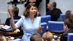"Да, България" оттегля законопроекта за отмяна на ЛГБТ забраната в училище