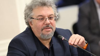 Депутатът от ПП ДБ Манол Пейков се извини за гаменската проява