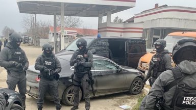 При специализирани полицейски операции на служители на дирекция Киберпрестъпност на