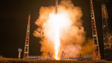 Русия изстреля ракета "Союз" с космически кораб за отбранителни цели