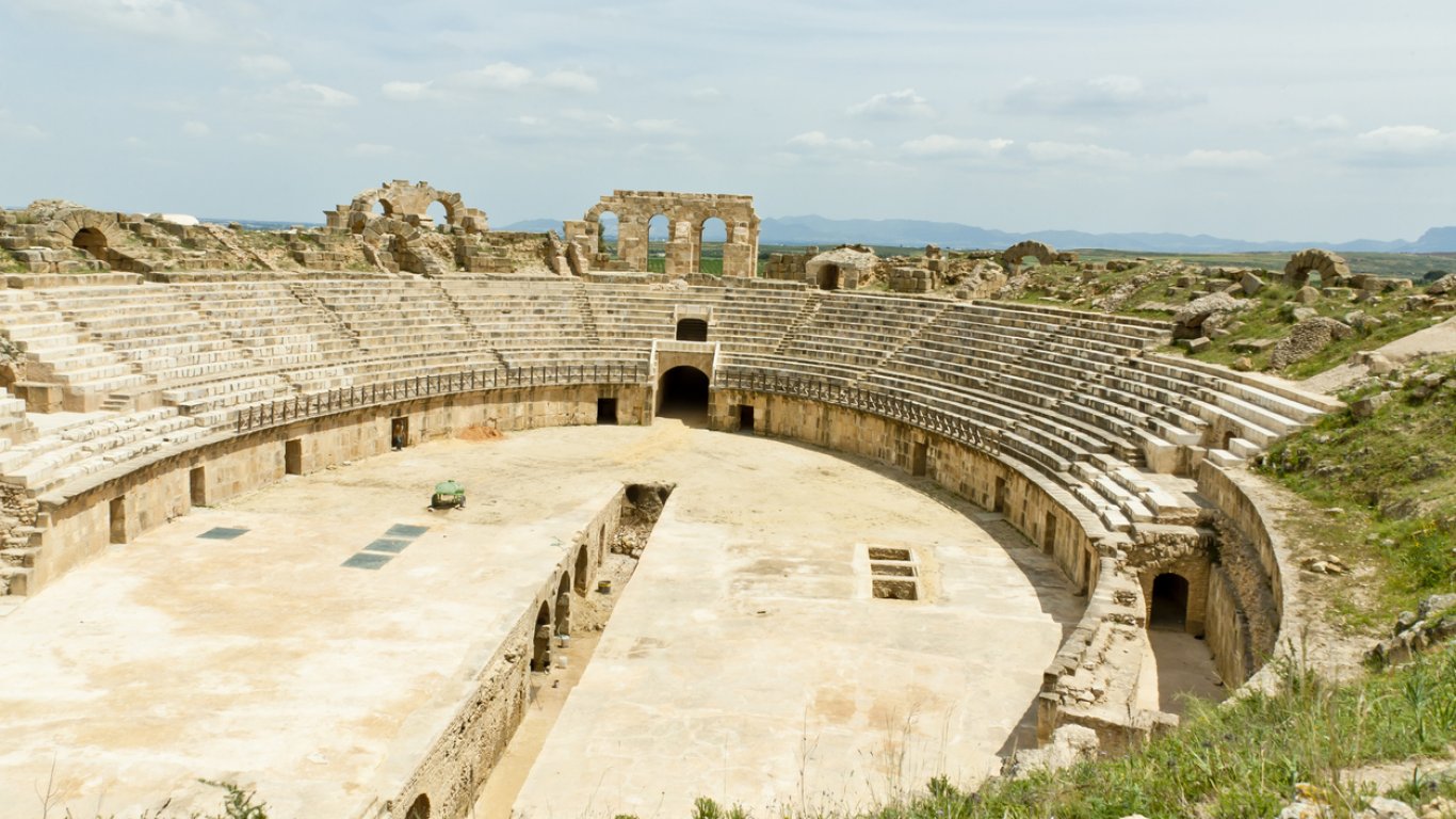 Римско величие: Амфитеатри, скрити извън Европа
