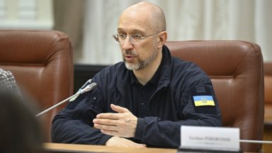 Украинският премиер: Снощи пристигна поредна пратка военна помощ от САЩ