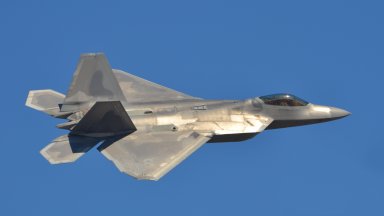 Всички F-22 Raptors получават таблети за контрол на дронове