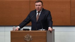 Костадин Ангелов: Правителството е стабилно, ще издържи на "маратона" от вотове на недоверие