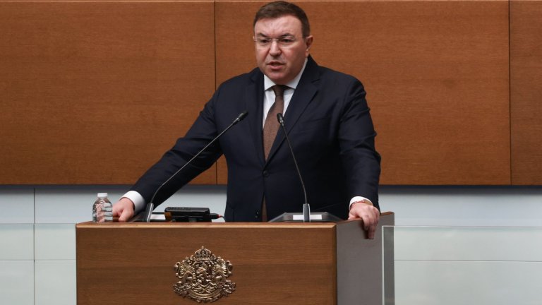Костадин Ангелов: Правителството е стабилно, ще издържи на "маратона" от вотове на недоверие