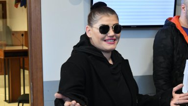 33 годишен таксиметров шофьор e бил заплашен с пистолет от туристи