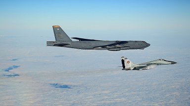 На територията на цялата страна се изпълняват тренировъчни военни полети