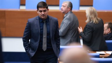 Парламентарната група на партия Морал единство чест МЕЧ преустановява съществуването