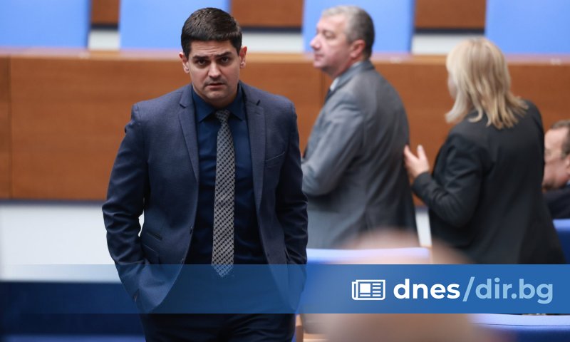 Парламентарната група на партия Морал, единство, чест (МЕЧ) преустановява съществуването