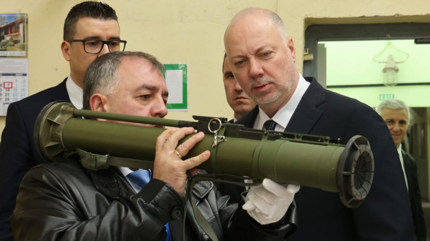 Желязков похвали нивото на родния ВПК и успокои: В коалицията гънките ще се изгладят