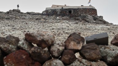 Израел нанесе въздушни удари по две военни бази в Централна