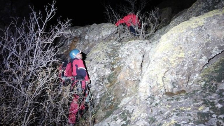 Спасиха семейство с две деца, блокирано на скали в Сливенския Балкан