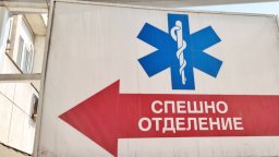 Тийнейджър с АТВ помете семейство с 3 деца и хотелски служител на тротоар в Слънчев бряг